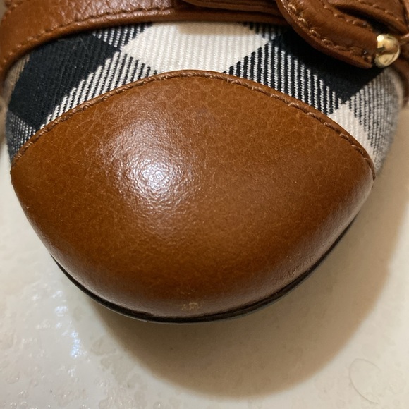 Authentic Burberry check print flats - Picture 2 of 7